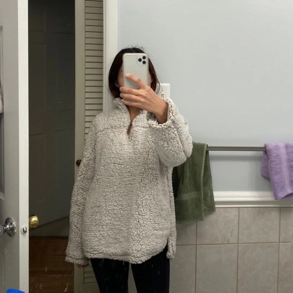 Thread and supply Sherpa pullover